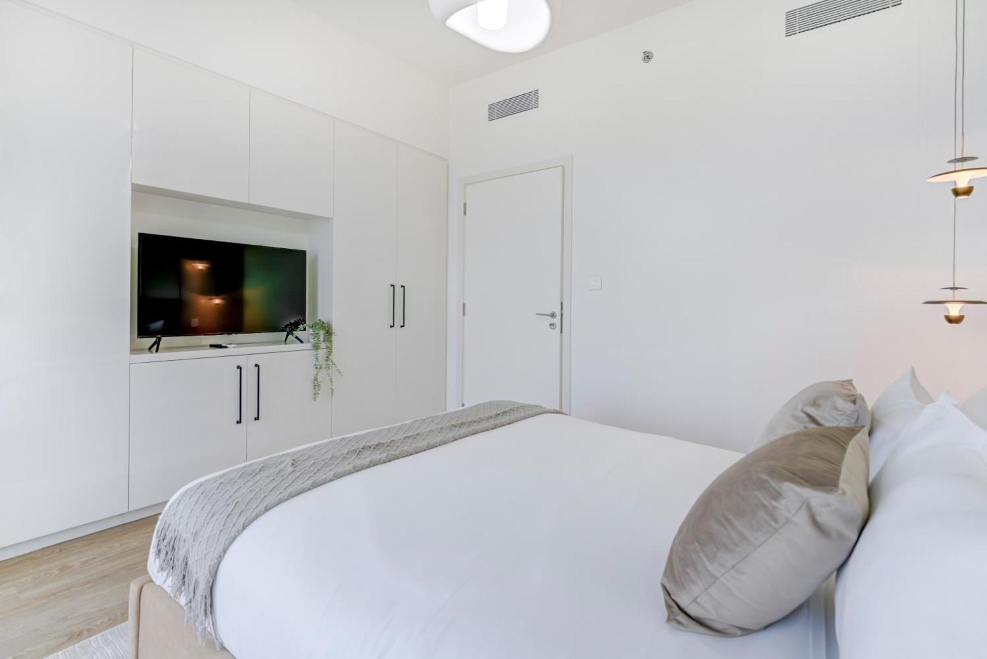 Trophy Live In The Sky Luxury Moon Collection With Difc Views 45th Floor Apartment Dubai